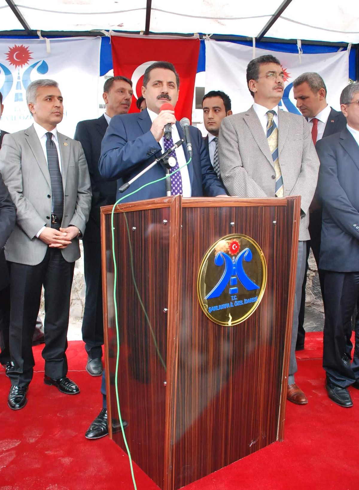 11 Nisan Stadı\'nın Yıkımı, Bakan Çelik\'in de Katıldığı Törenle Başladı