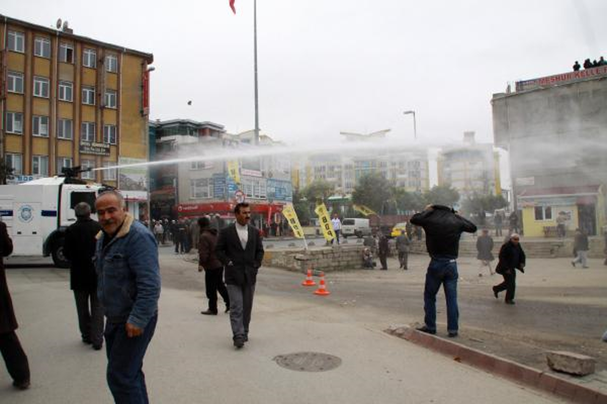 Destekçilere Polis Müdahalesi