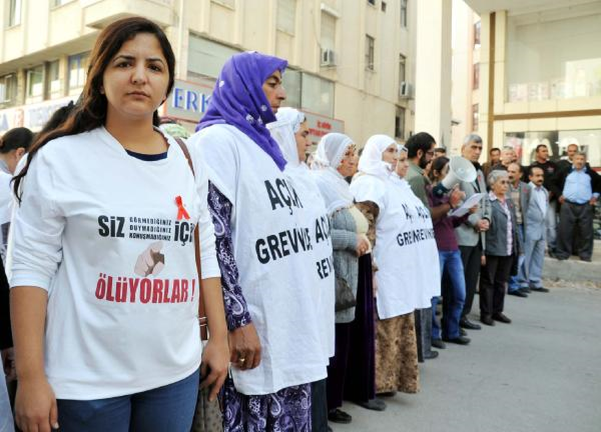 Antalya BDP\'de 100 Kişi Açlık Grevine Başladı