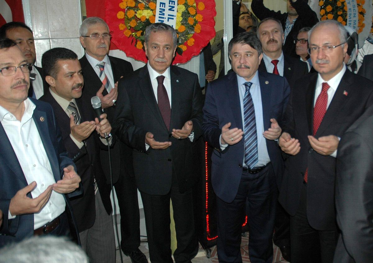 Arınç\'tan "İmam Hatip Lisesi" Yorumu