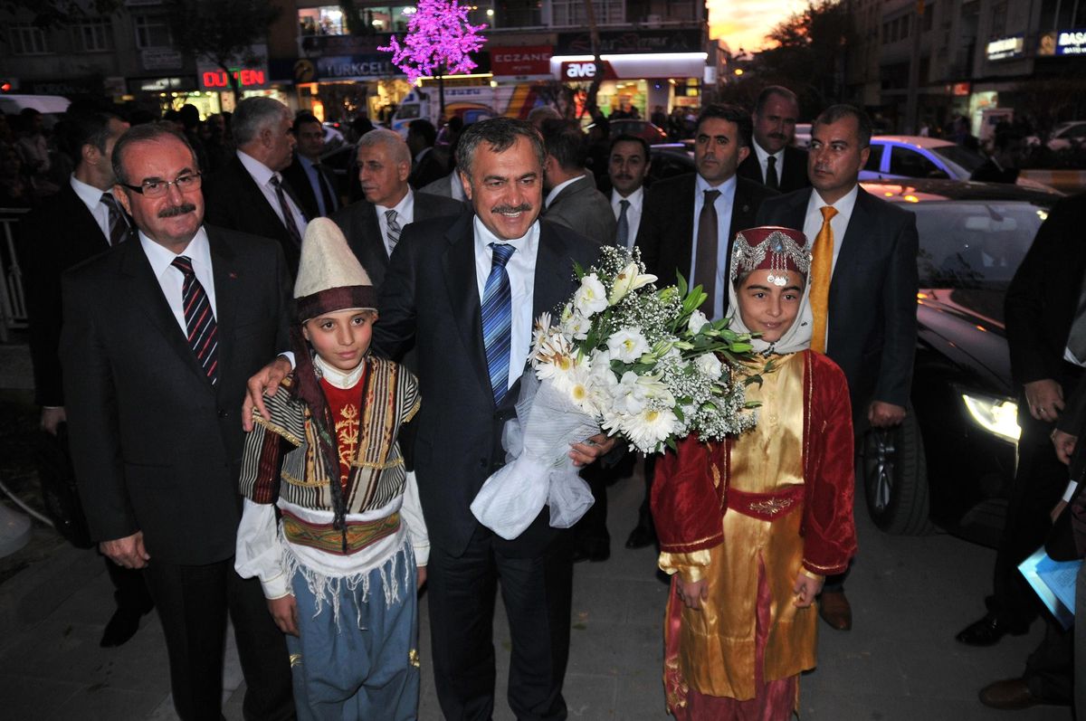 Başbakan\'dan Bakan Eroğlu\'na "Darağacı" Espirisi