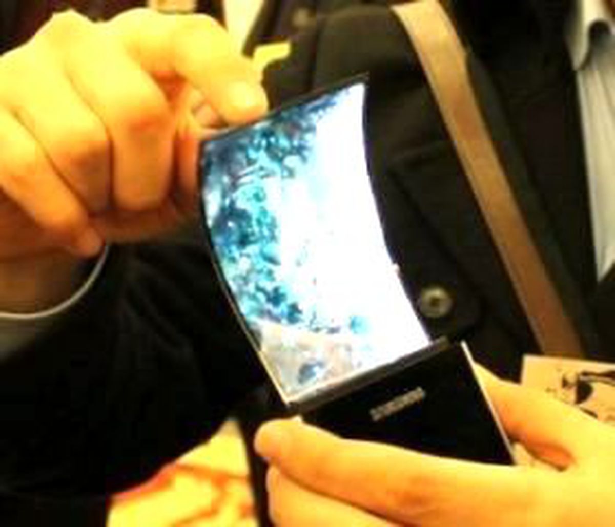 Bükülebilen Telefon Çok Yakında Piyasada Olacak!