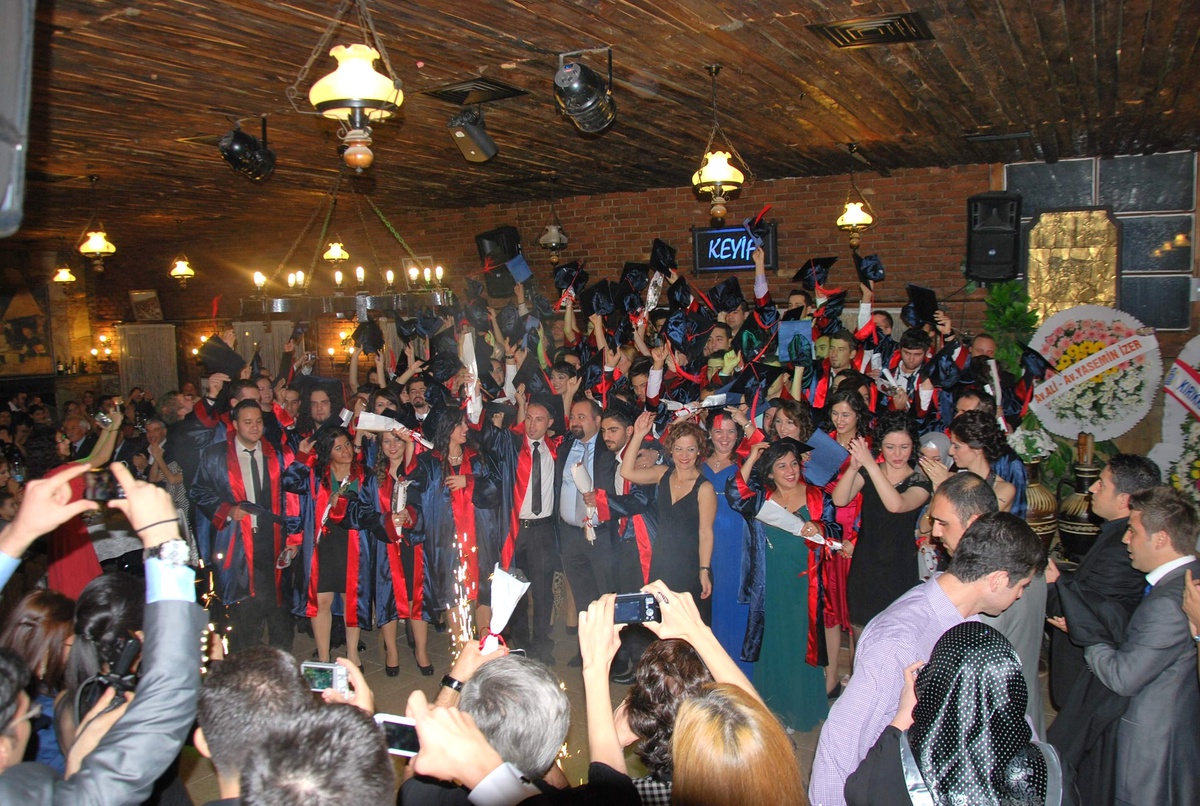 Çalışarak Okuyanlar da Mezuniyet Sevinci Yaşadı