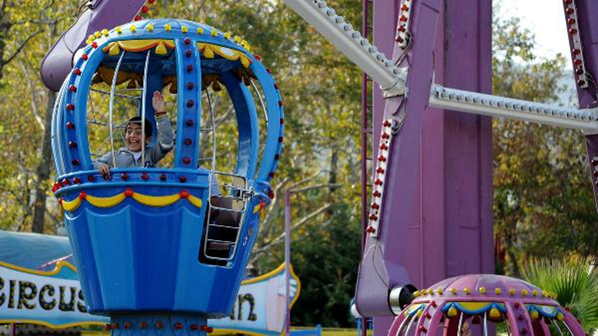 Çocuklar Çatışmaların Stresini Lunaparkta Attı