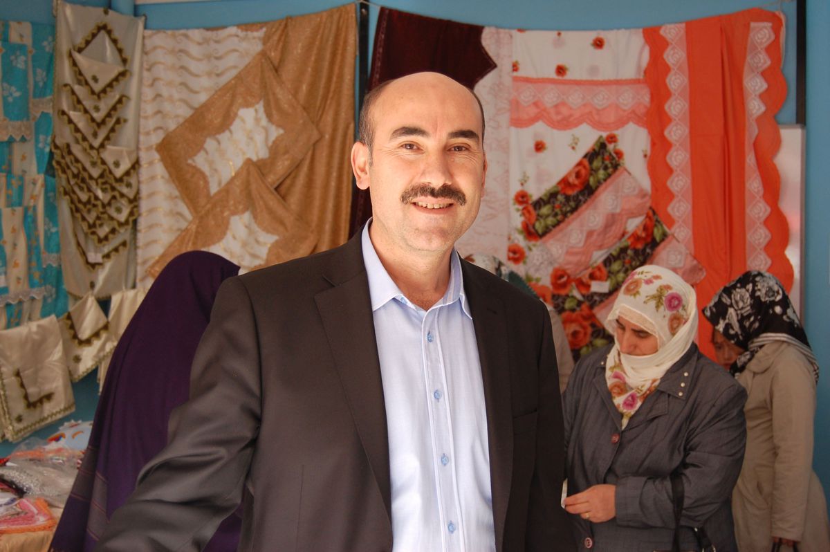 Damla Derneği Tatvan\'da Kermes Düzenledi