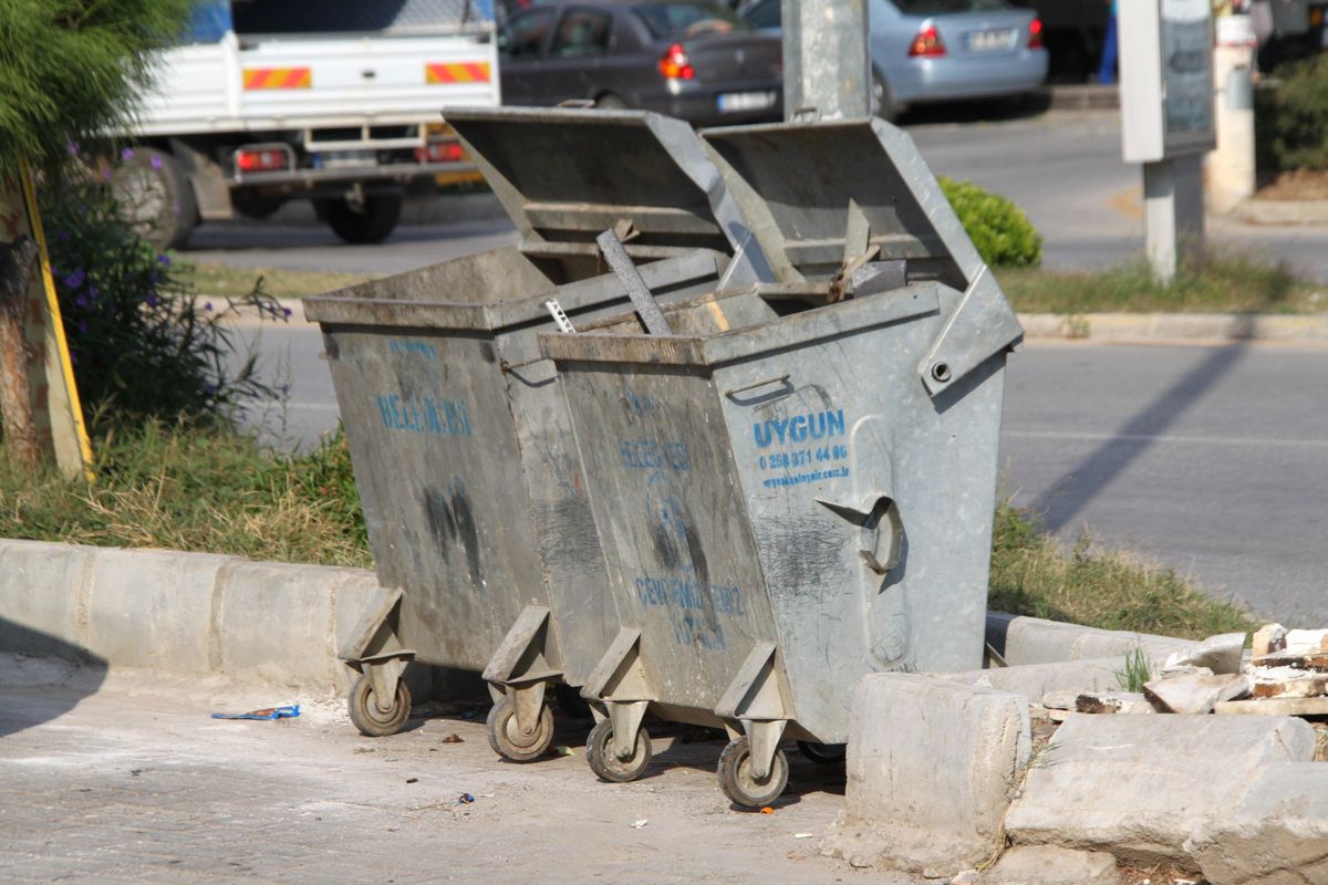 Didim\'de Çöp Konteynırları Geri Geldi