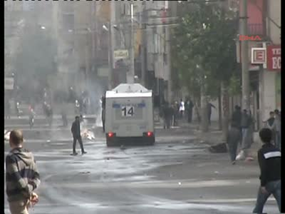 Diyarbakır BDP\'liler Polisle Tartıştı, Olaylar Çıktı