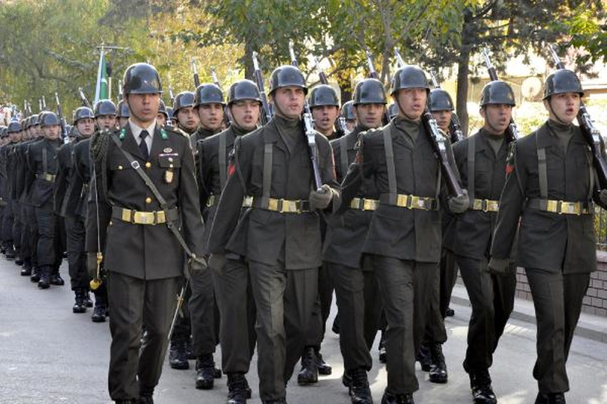 Elazığ\'da Askerlerden Sloganlı Yürüyüş