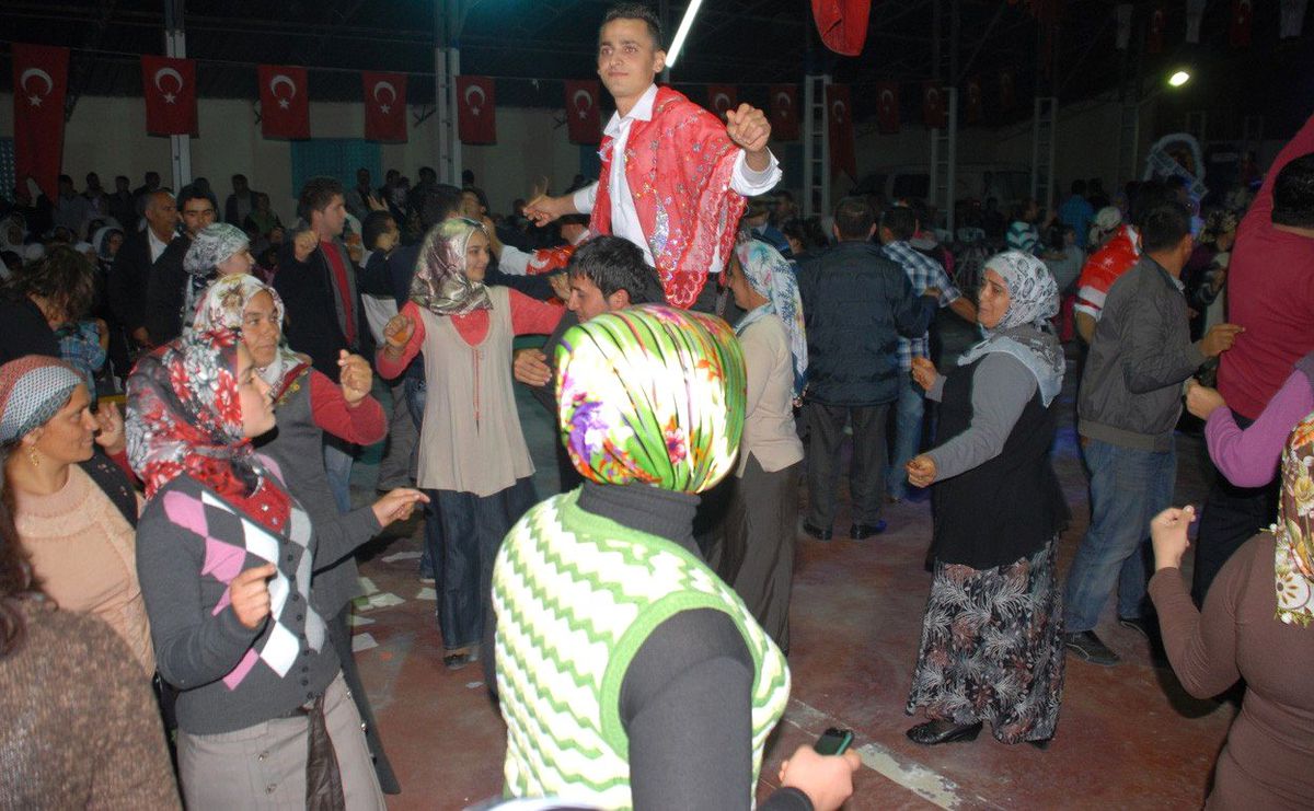 Esenköy\'ün Askerleri Eğlenceli Bir Geceyle Vatani Görevlerine Uğurlandı