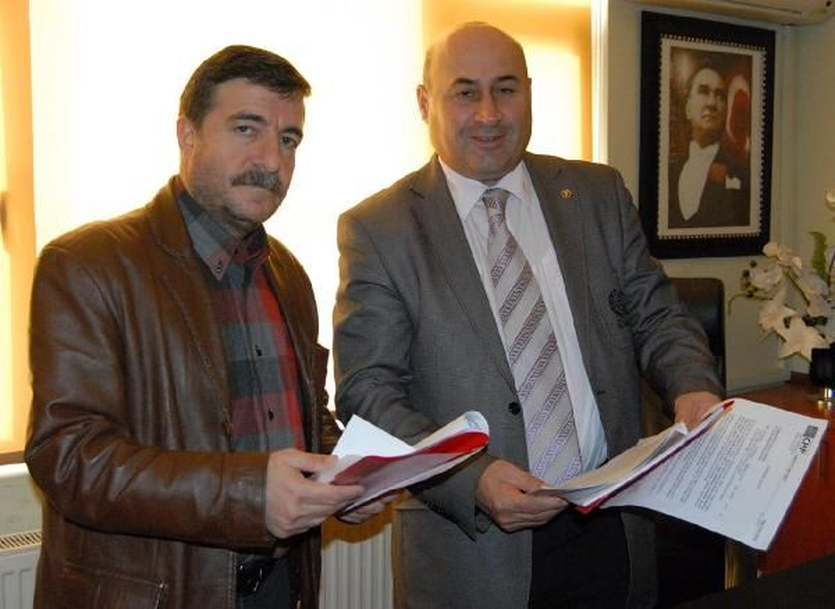 Gebze\'de CHP ile AK Parti Arasında Üye Kavgası Kocaeli\'nin Gebze İlçesi\'nde Aynı Zamanda AK...