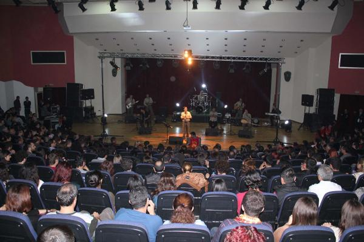 Grup Yorum İzmirli Hayranlarını Coşturdu
