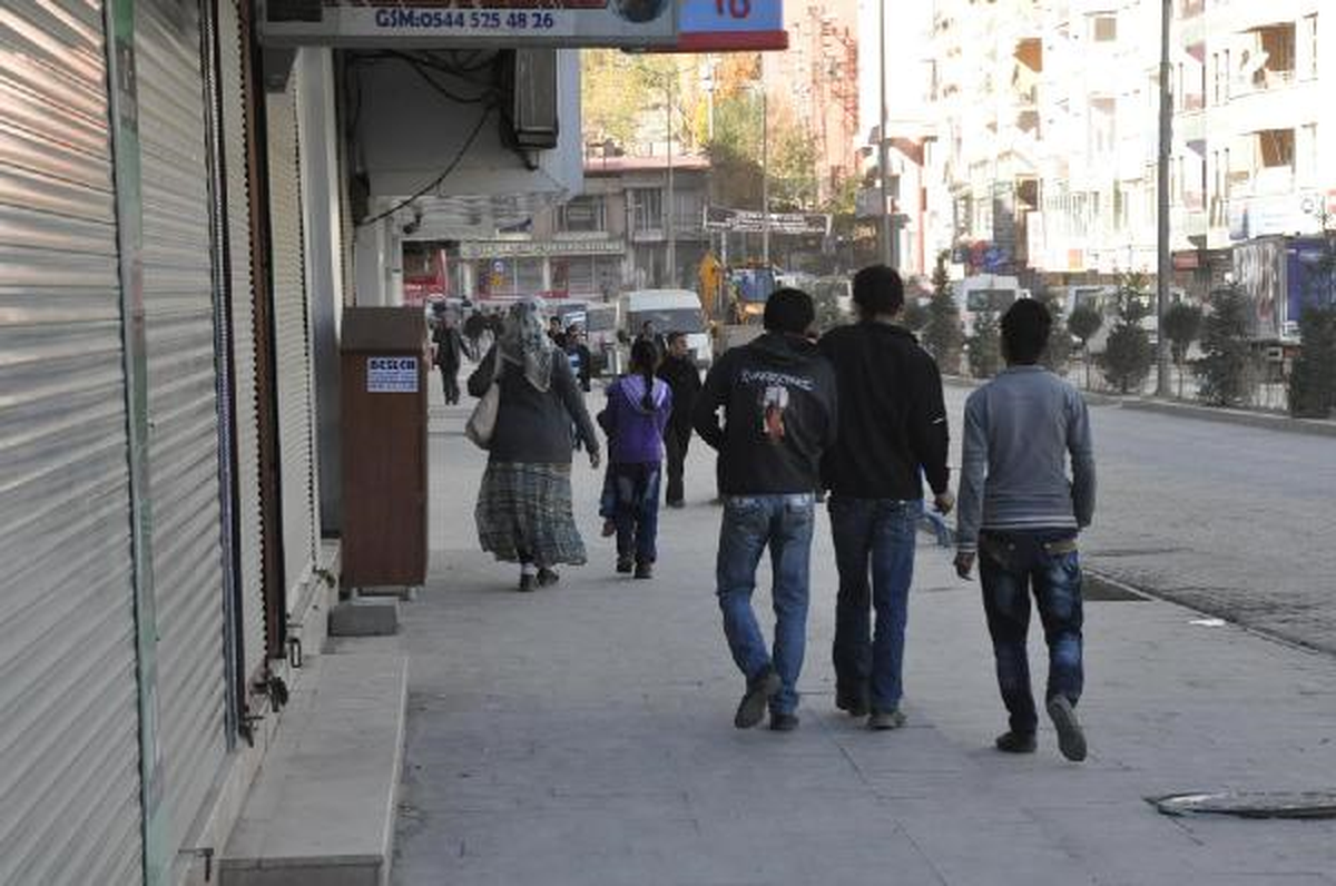 Hakkari\'de Açlık Grevine Destek İçin Kepenk Açılmadı