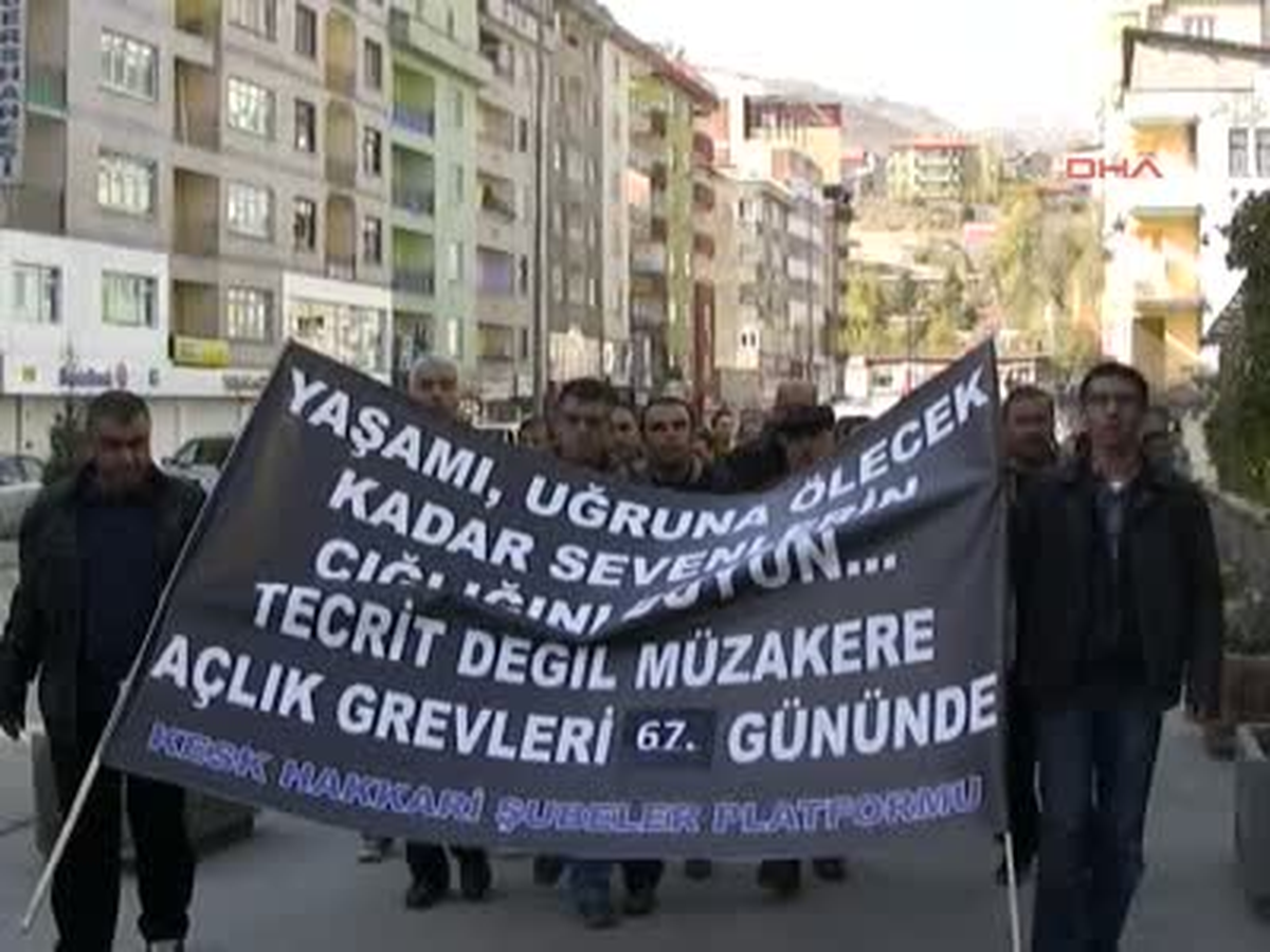 Hakkari\'de Esnaf Açlık Grevine Destek İçin Kepenk Açmadı