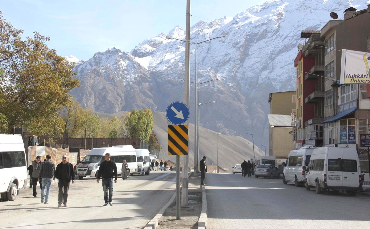 Hakkari\'de Esnaf Kepenk Kapattı