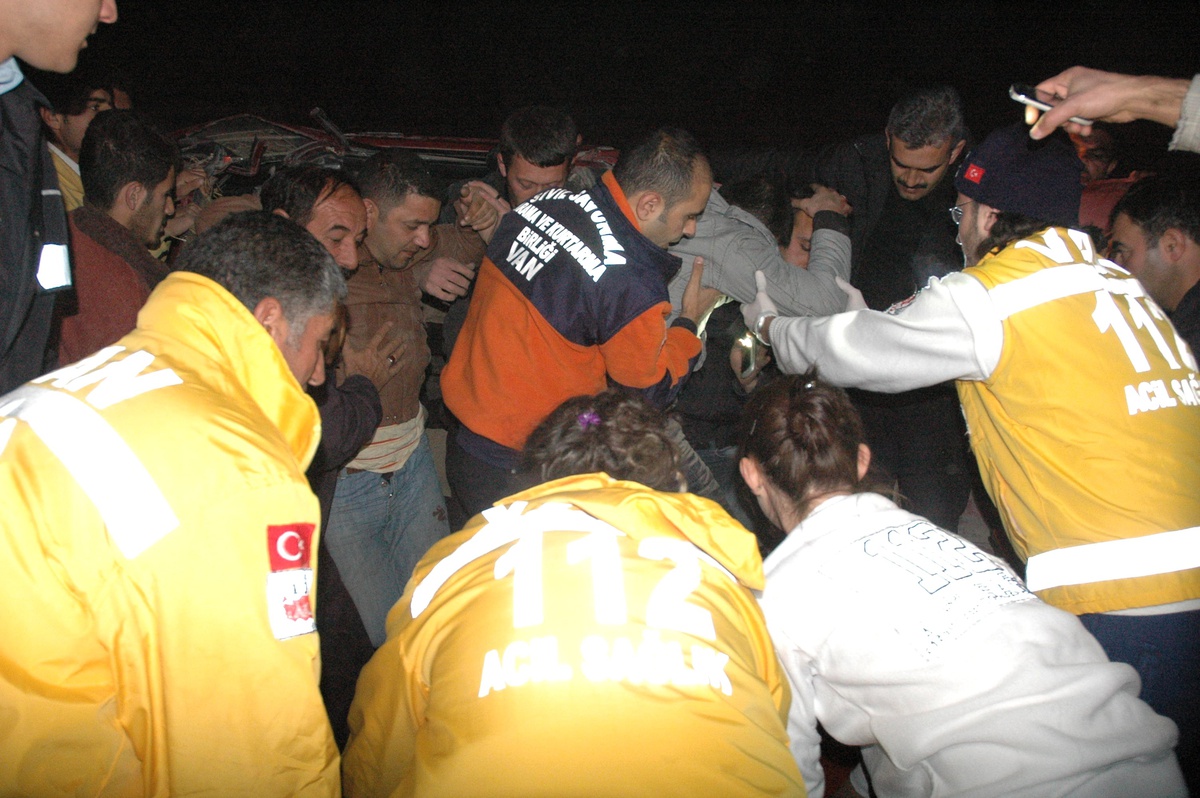 Hurdaya Dönen Otomobilden Sağ Çıktılar