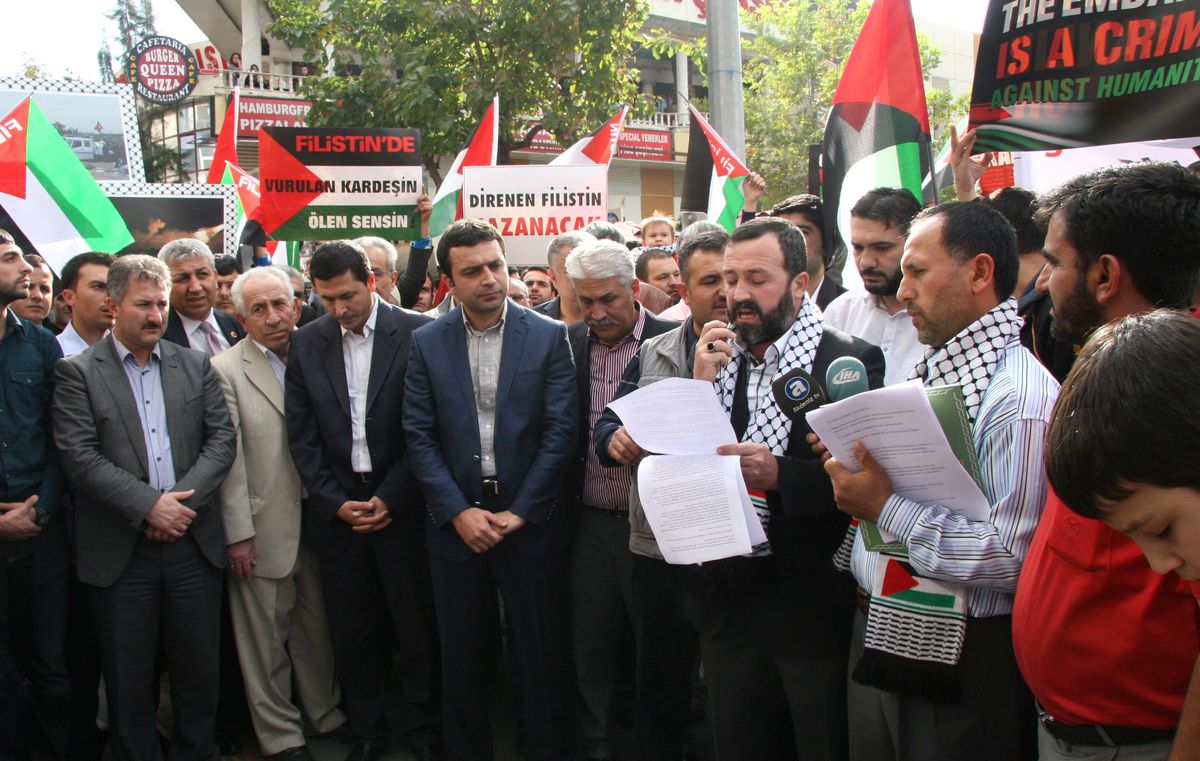 İsrail\'in Gazze Saldırısı Protesto Edildi