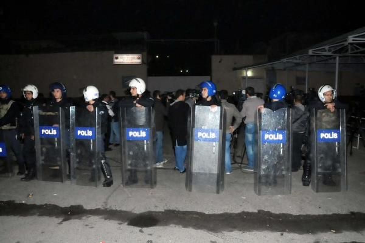 İzmir\'deki Cezaevlerinde Açlık Grevleri Sonlandırıldı