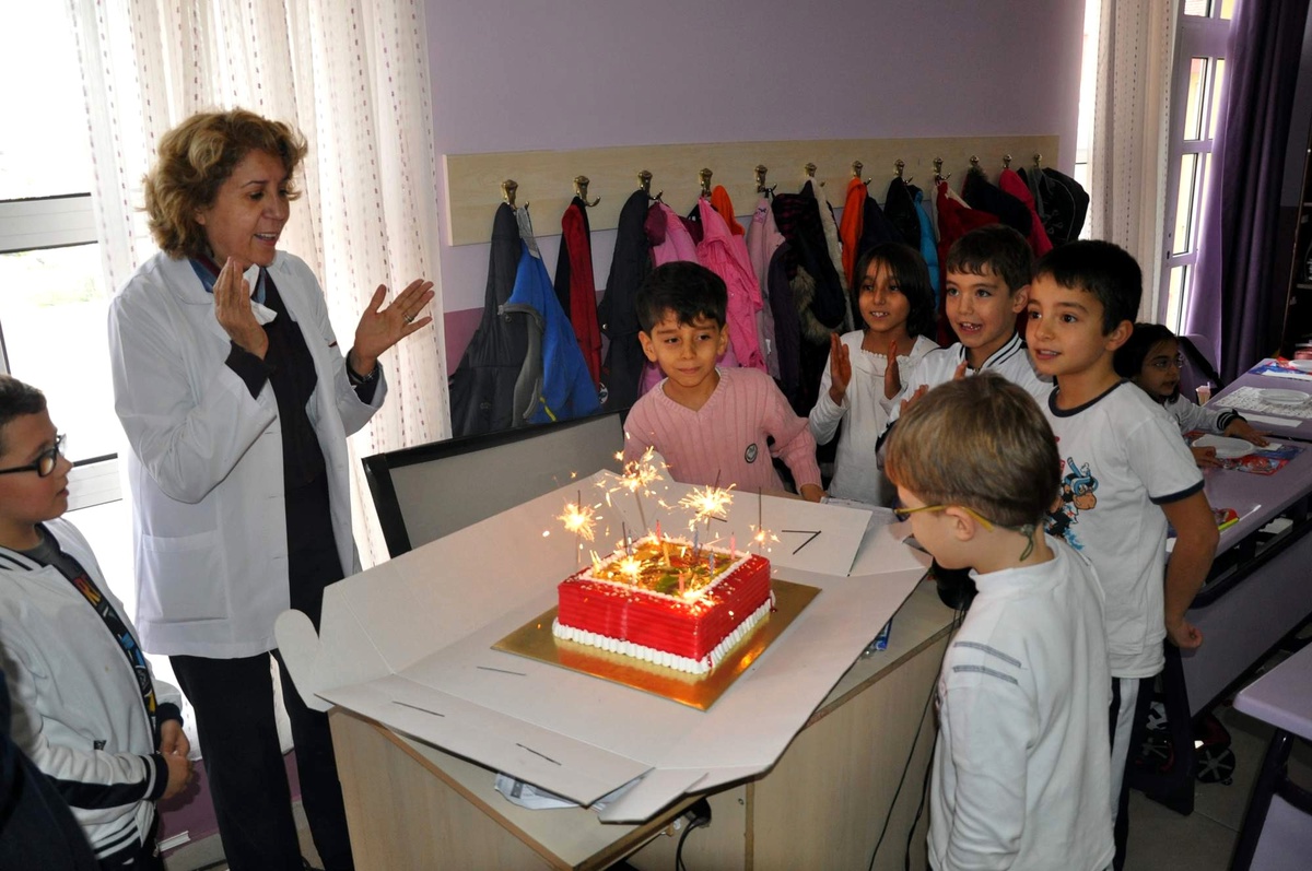 Kardelen Koleji\'nde Gökyüzünde Doğum Günü Kutlaması