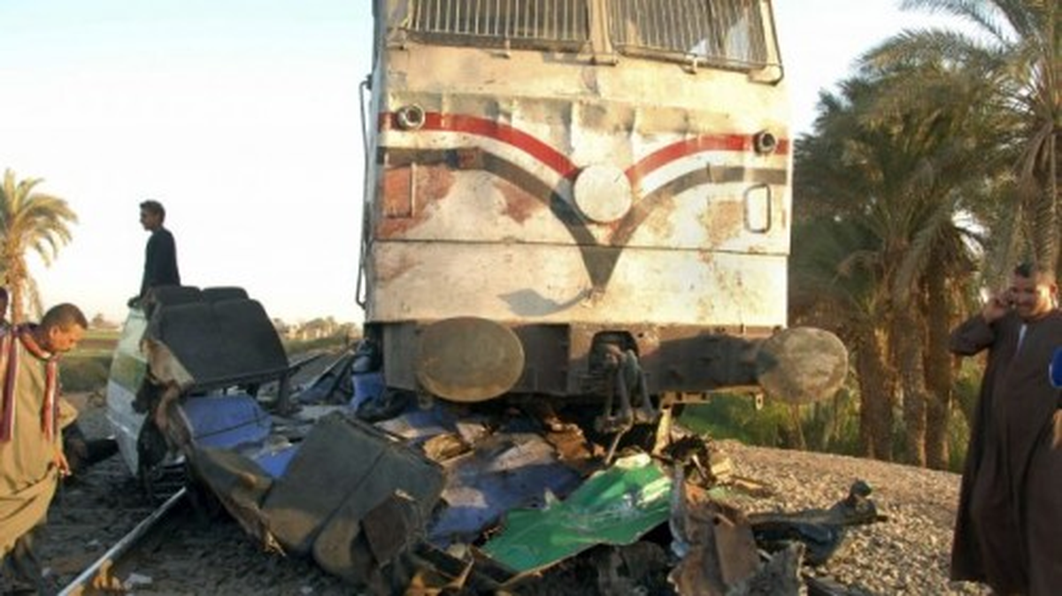 Mısır\'daki Tren Kazasında 49 Öğrenci Hayatını Kaybetti
