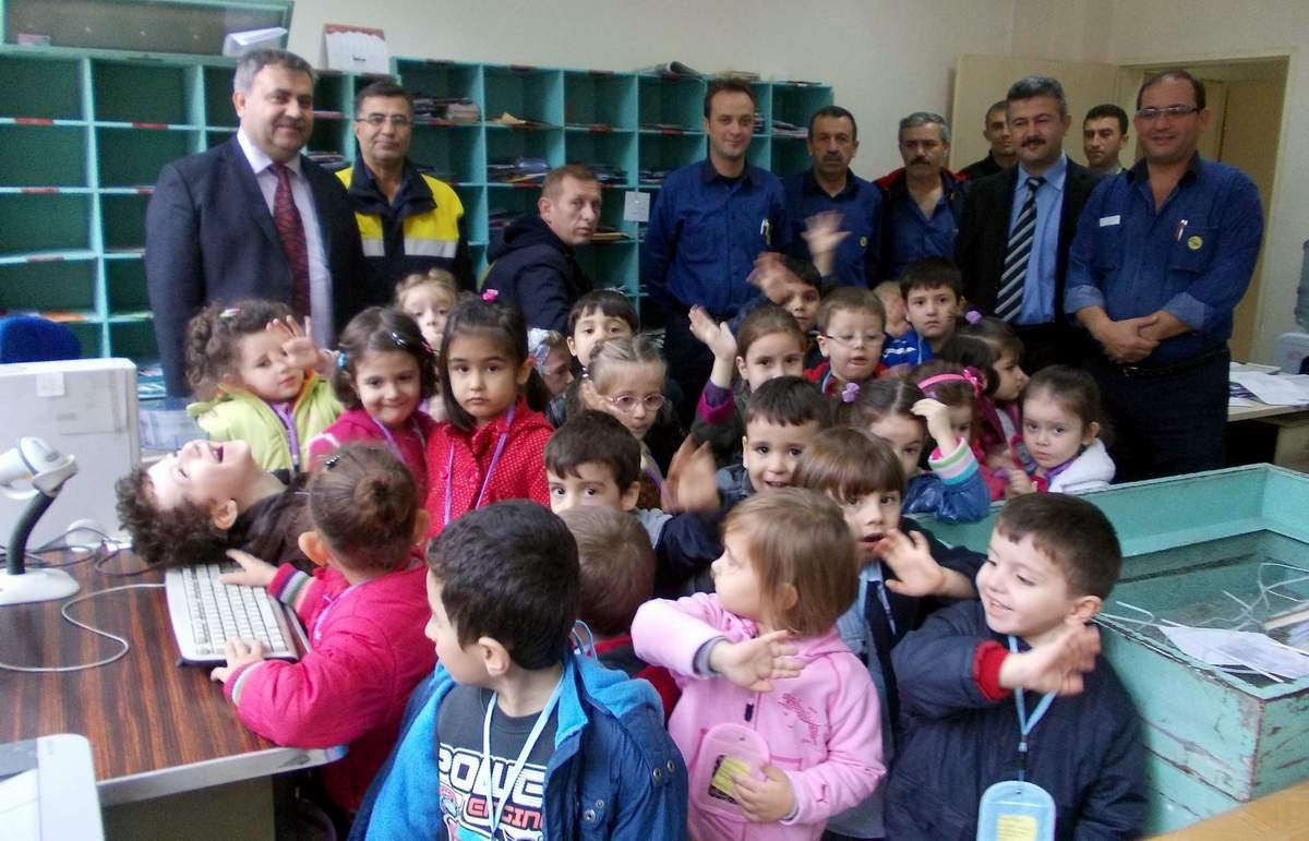 Öğrenciler Arkadaşlarına Mektup Attı