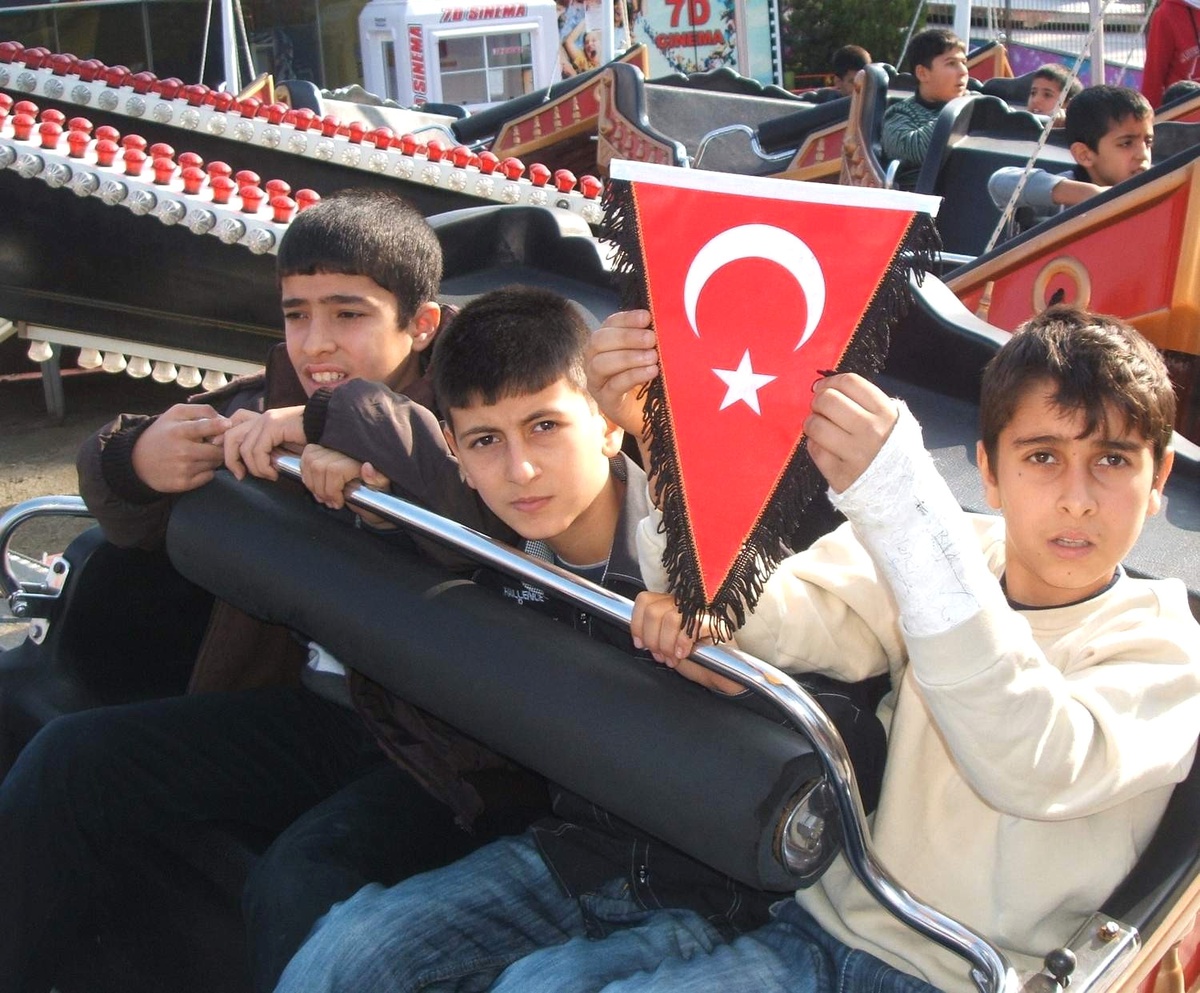 Olaylı Mahallelerin Çocukları Lunaparkta Buluştu