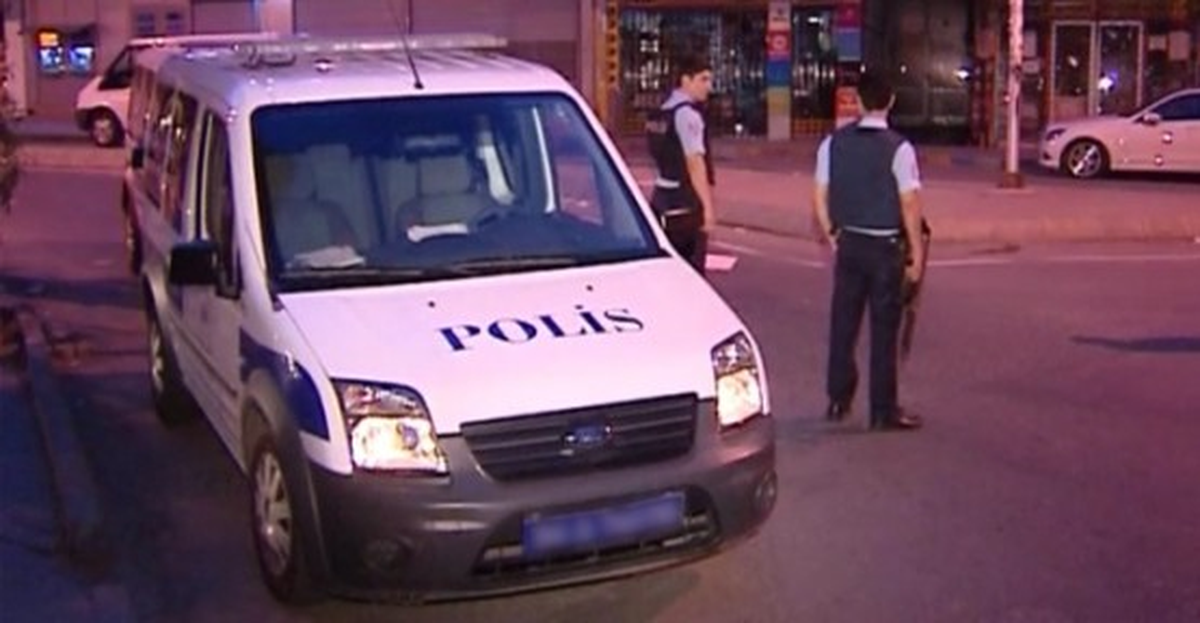 Polisin \'Dur\' İhtarına Uymayan Otomobil Kaza Yaptı