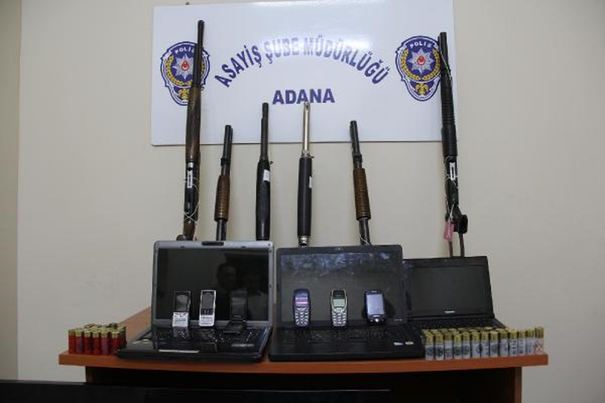 Şafak Operasyonunda Polisten Çocuklara Çikolata