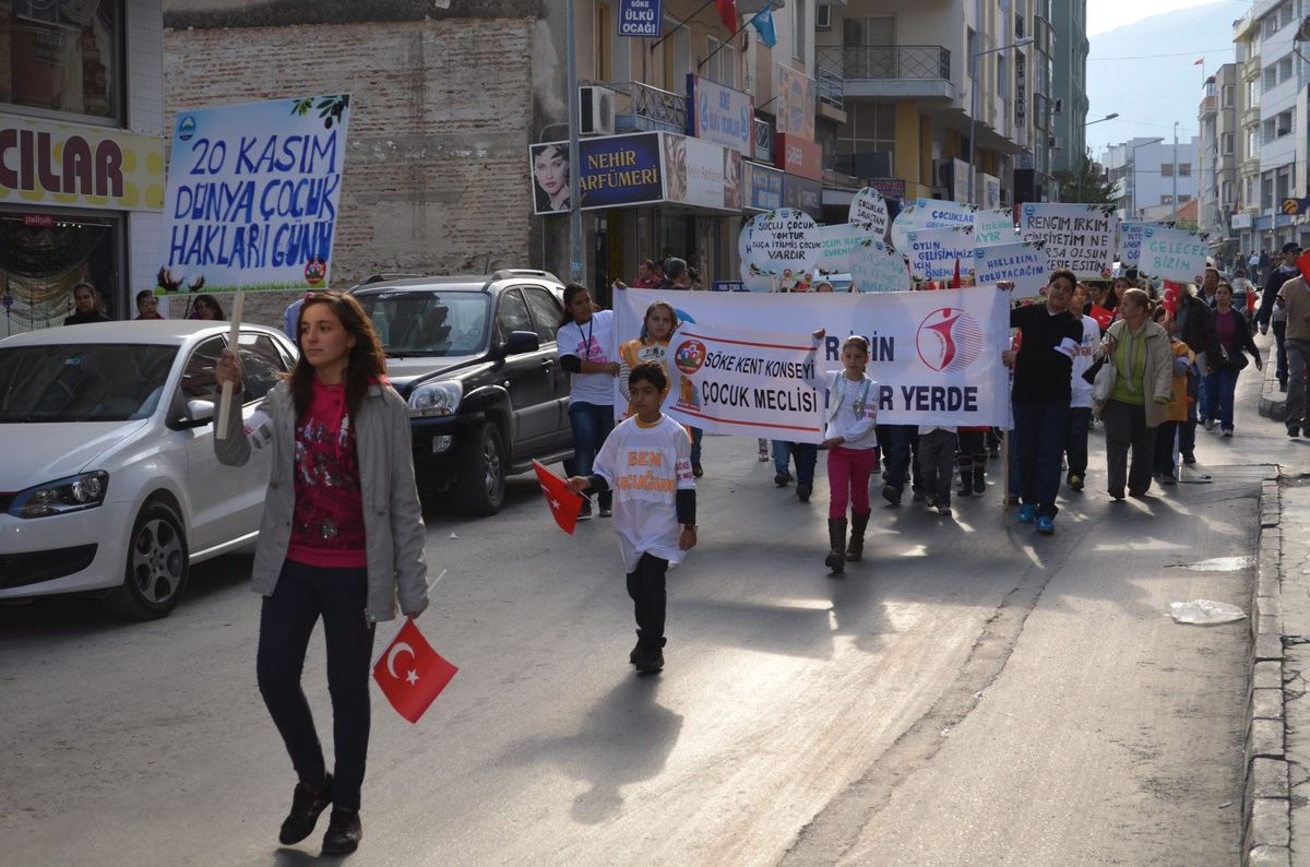 Söke\'de Çocuklar Hakları İçin Yürüdü