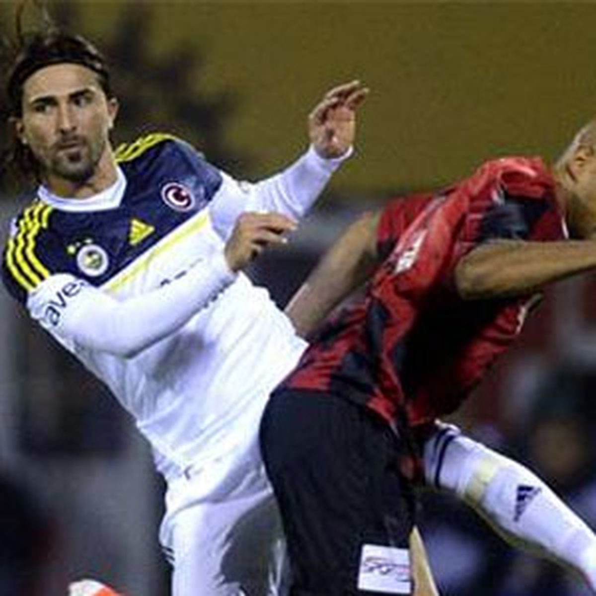 Es Es\'ten Fenerbahçe\'ye Fren