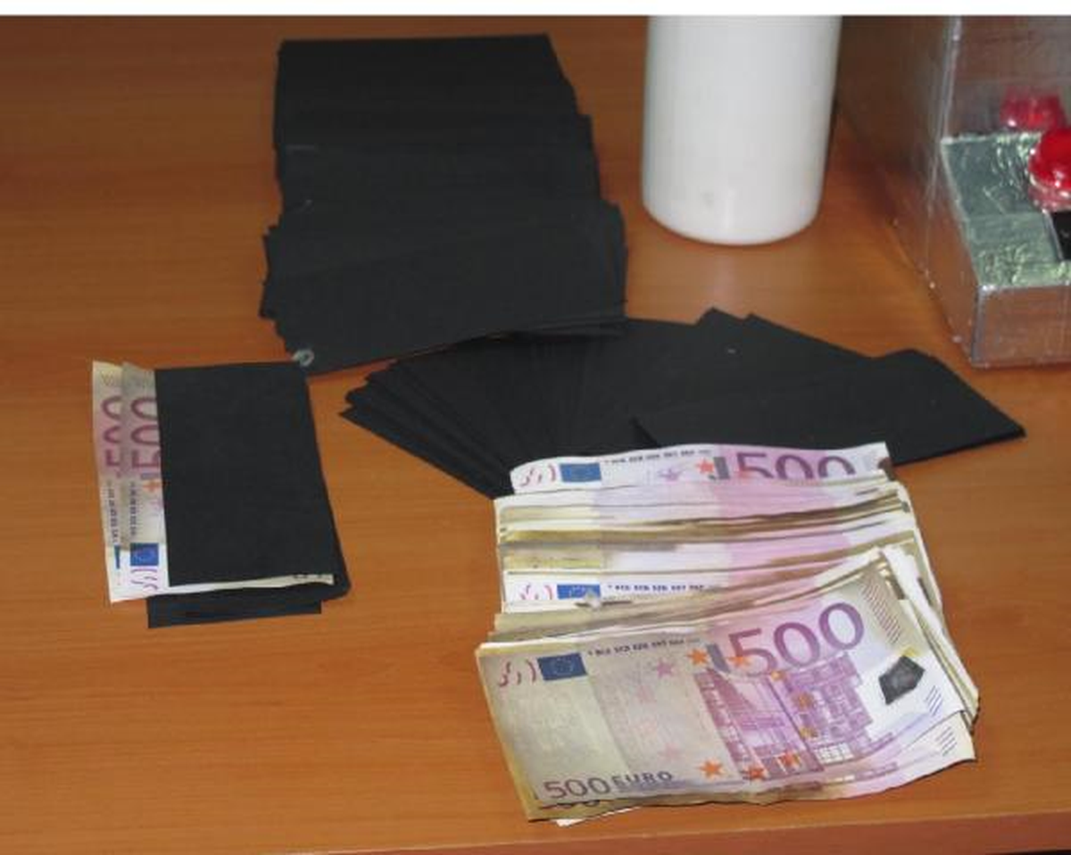 Tahtadan Para Çoğaltma Makinesi ile Yakalandılar