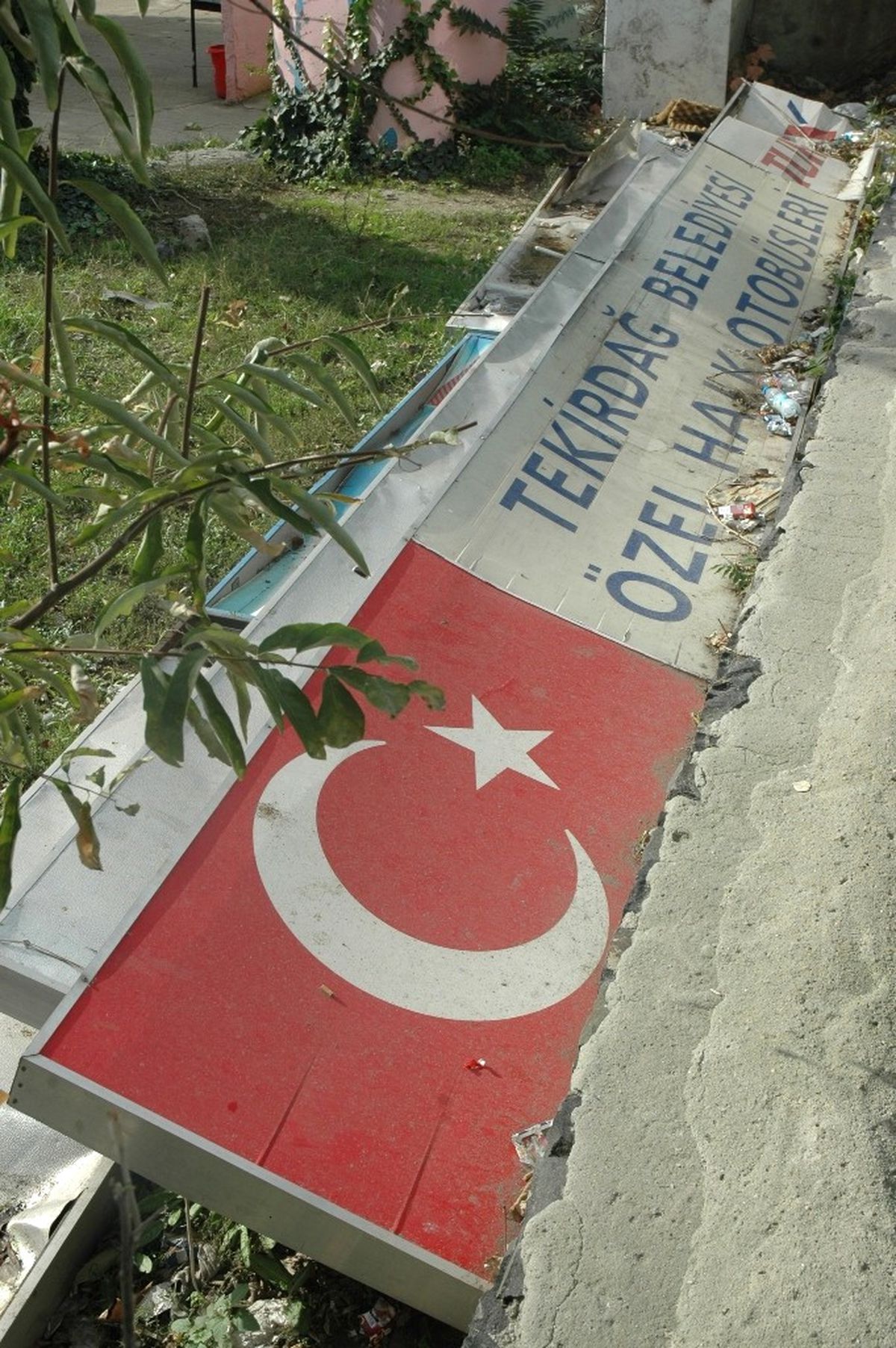 Tekirdağ\'da Türk Bayrağına Saygısızlık İddiası