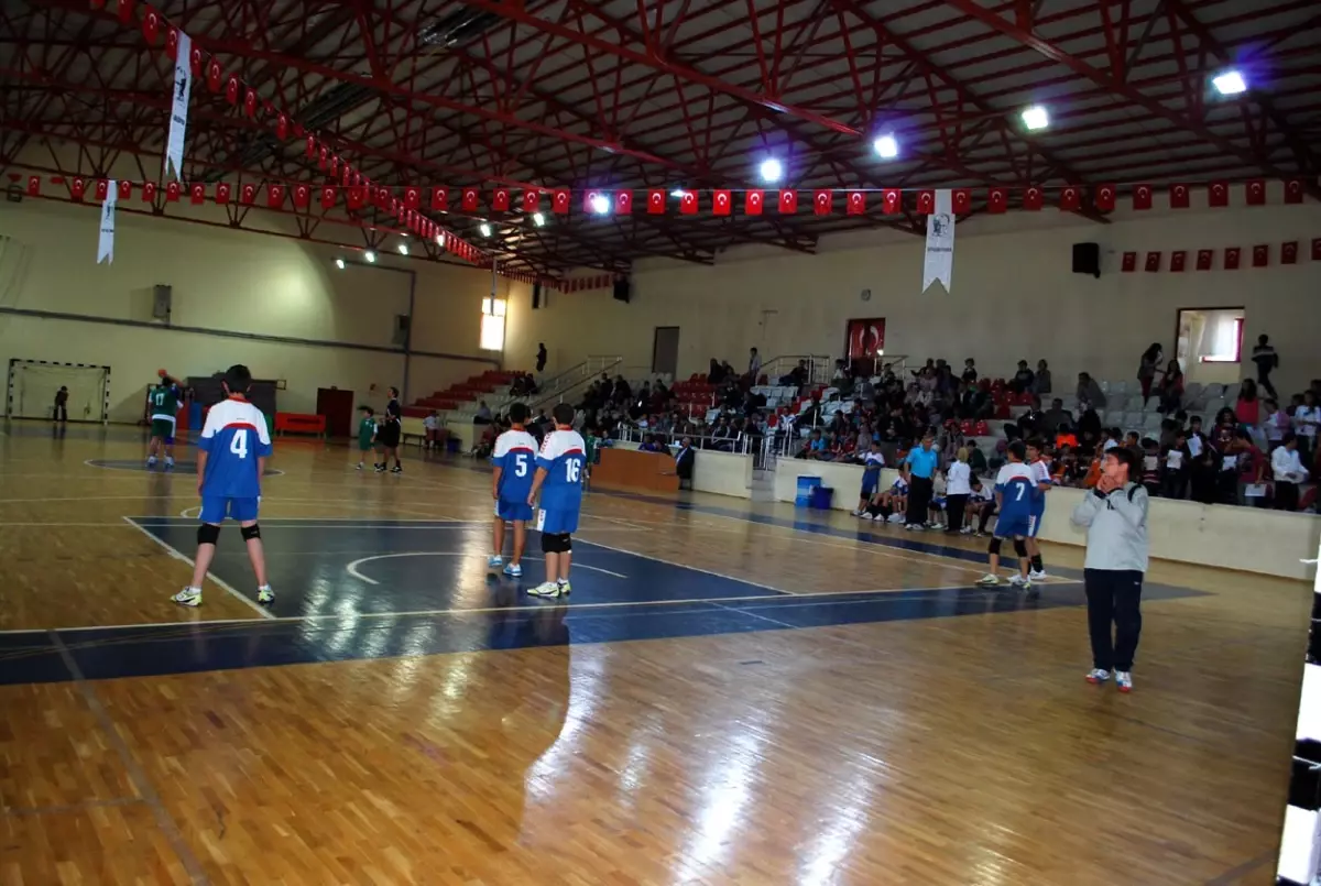 6. Mütareke Oyunları Hentbol Müsabakalarıyla Sona Erdi