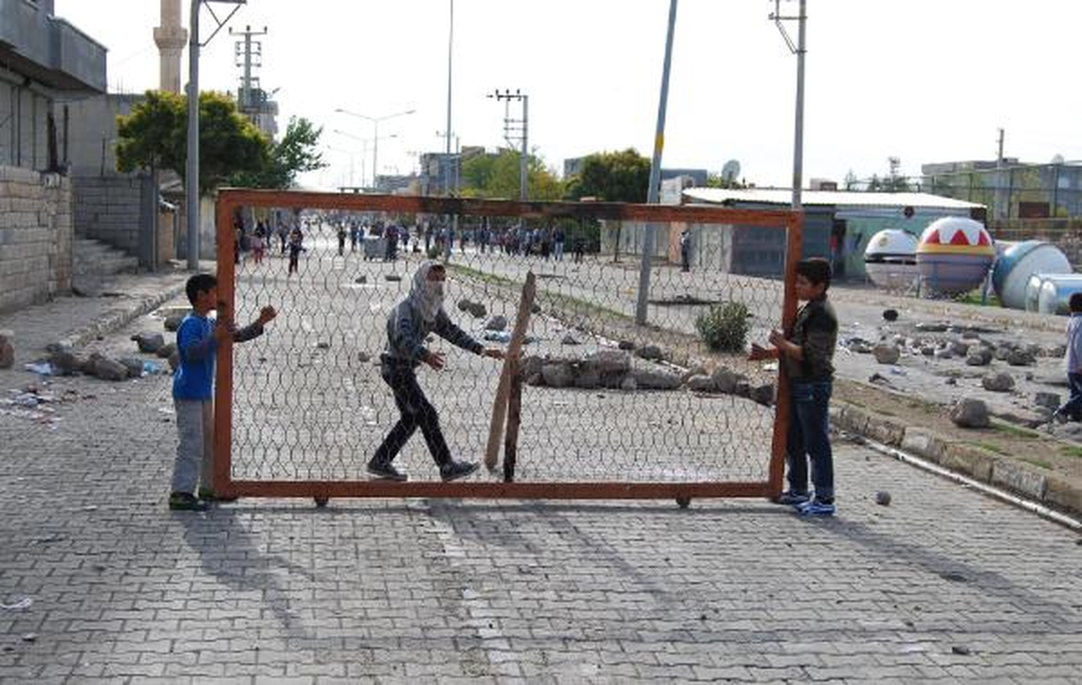 Açlık Grevleri Bitti, İdil ve Cizre\'de Kepenkler Bugün de Açılmadı