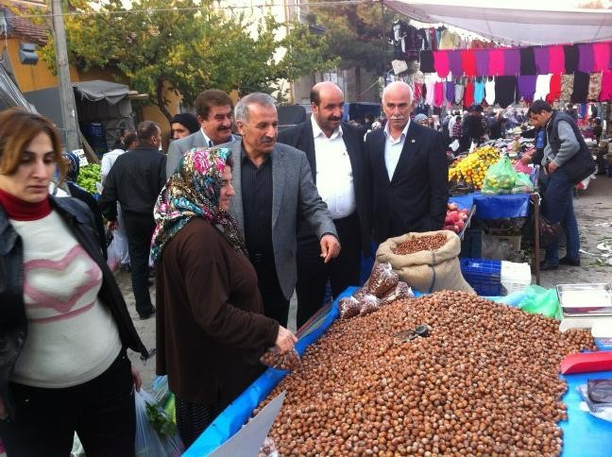 AK Parti\'li Şahin, Pazar Esnafını Ziyaret Etti