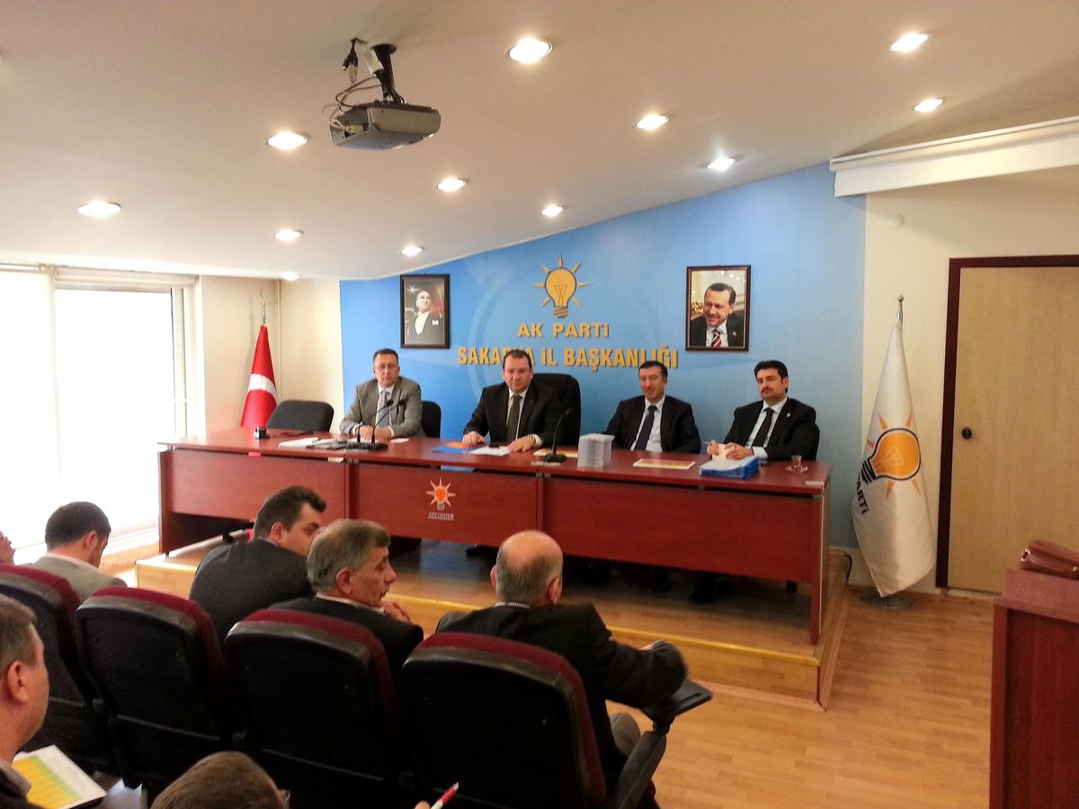 AK Parti\'nin 3 Milletvekili İlçe Başkanları Toplantısı\'na Katıldı