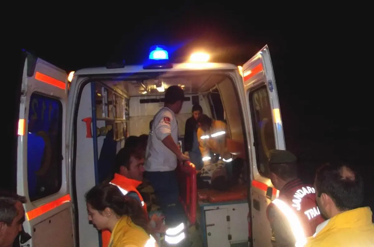 Asker Eğlencesine Giden Servis Minibüsü Devrildi: 5 Yaralı