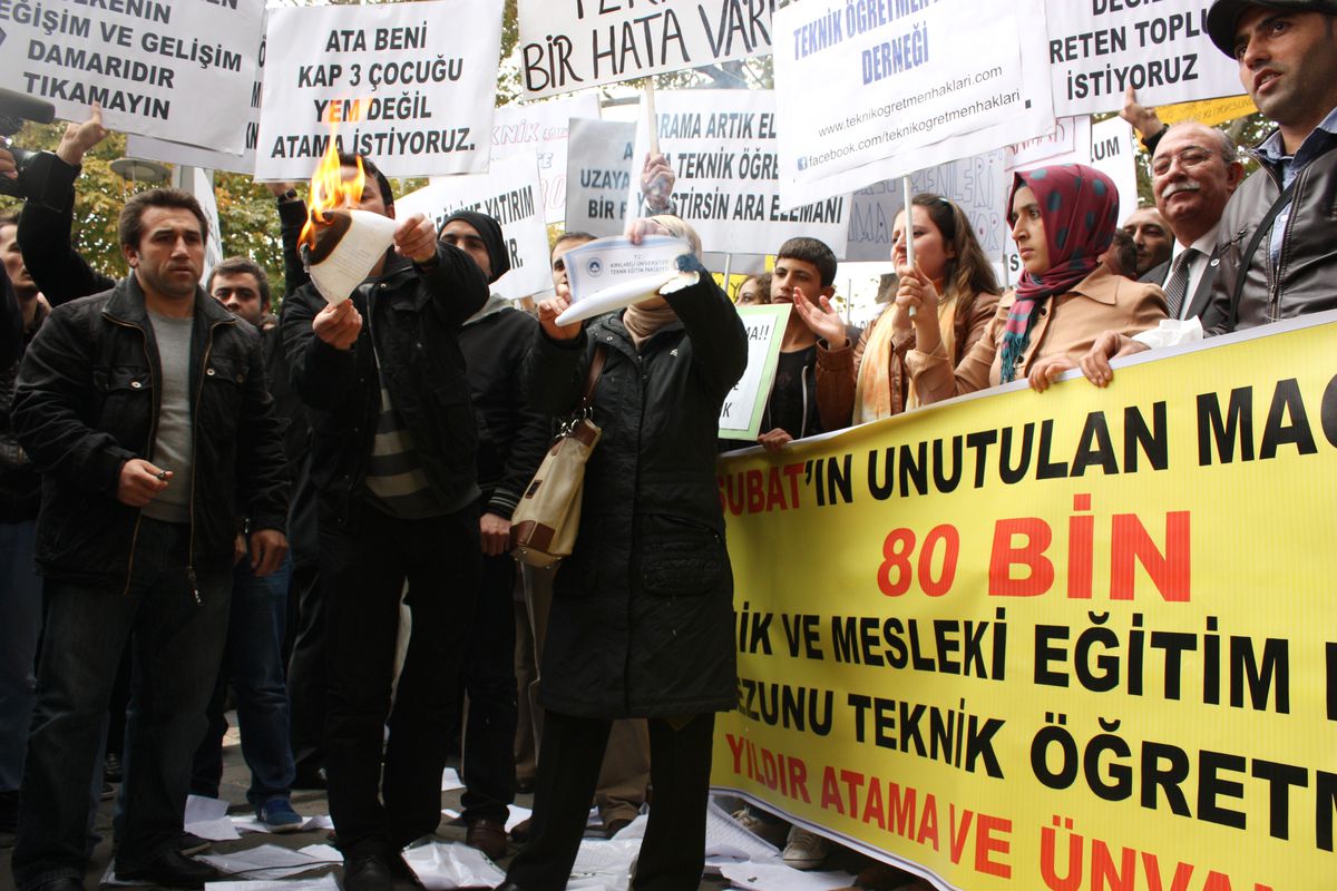 Atanamadılar Tabut Taşıdılar