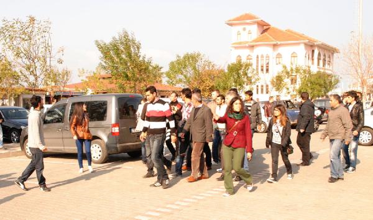 Bandırma\'da BDP\'lilere Saldırı