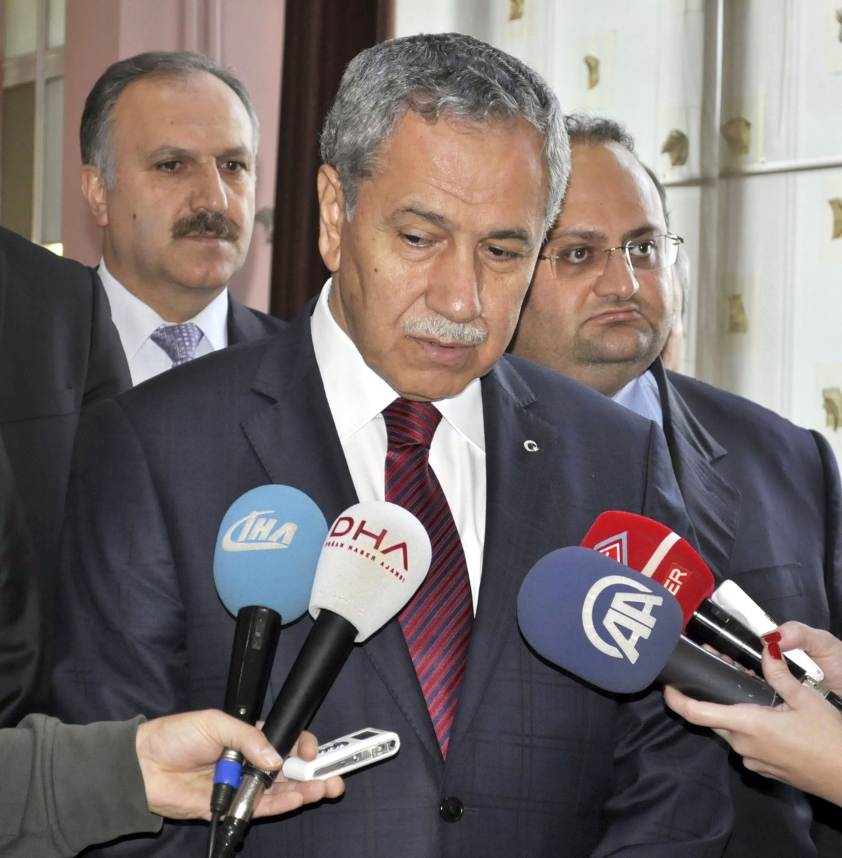 Başbakan Yardımcısı Bülent Arınç, Açlık Grevlerinin Sona Ermesine İlişkin, "Kamu Üzerinden Siyaset...