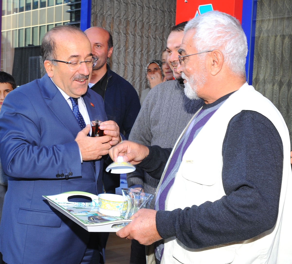 Başkan Gümrükçüoğlu Esnaf Ziyaretinde Narlıbahçe Kentsel Dönüşüm Projesi\'ni Anlattı