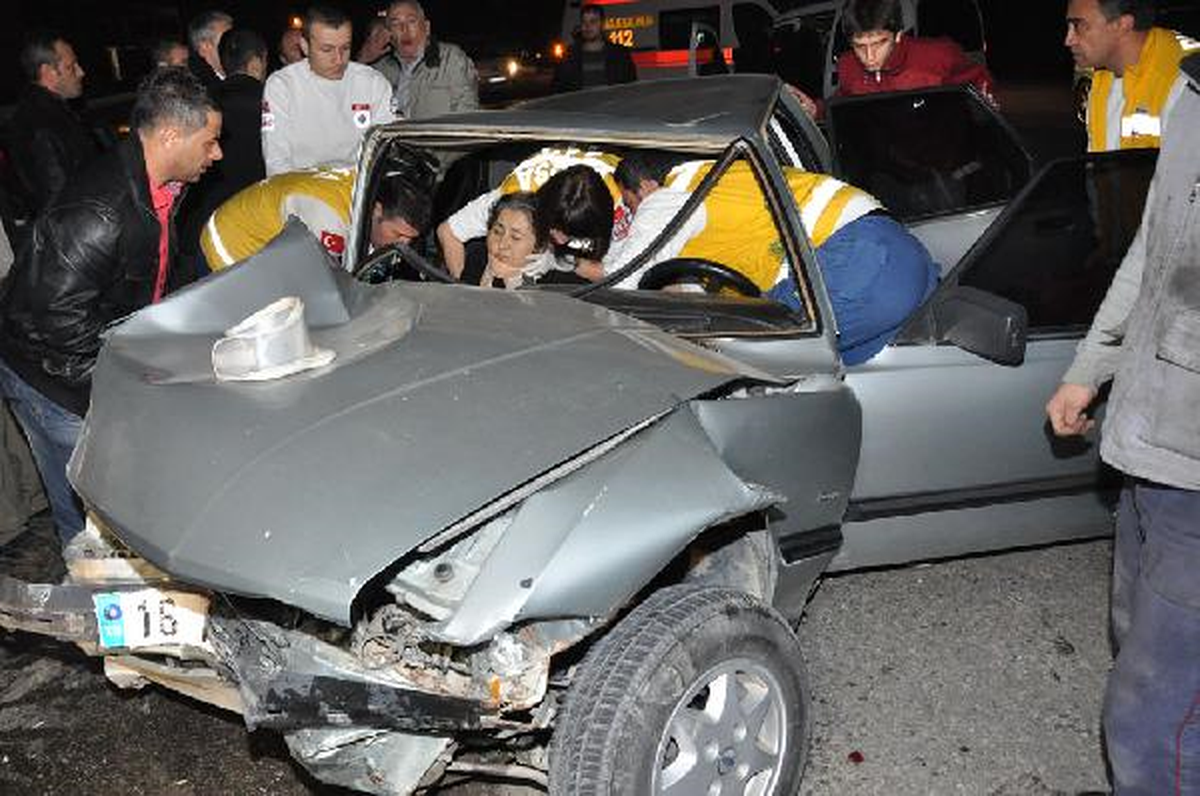 Bursa'da 3 Araç Çarpıştı; 7 Yaralı