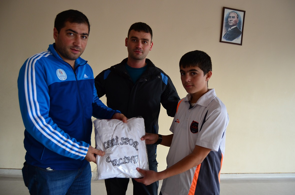 Çelebispor\'dan Curlingçilere Malzeme Desteği