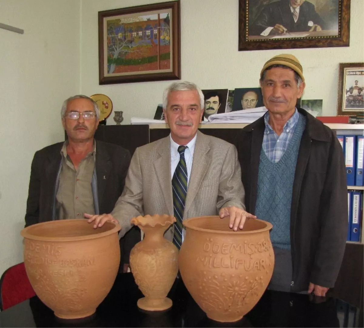 Çömlekçi Şükrü Usta, Ödemiş\'e Gelen Konuklar İçin Efe Heykeli Yapacak
