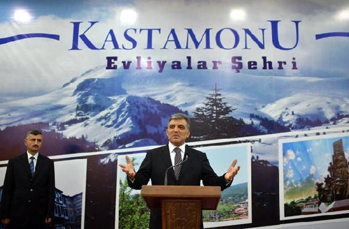 Cumhurbaşkanı Gül\'den Kamu Binalarına Eleştiri