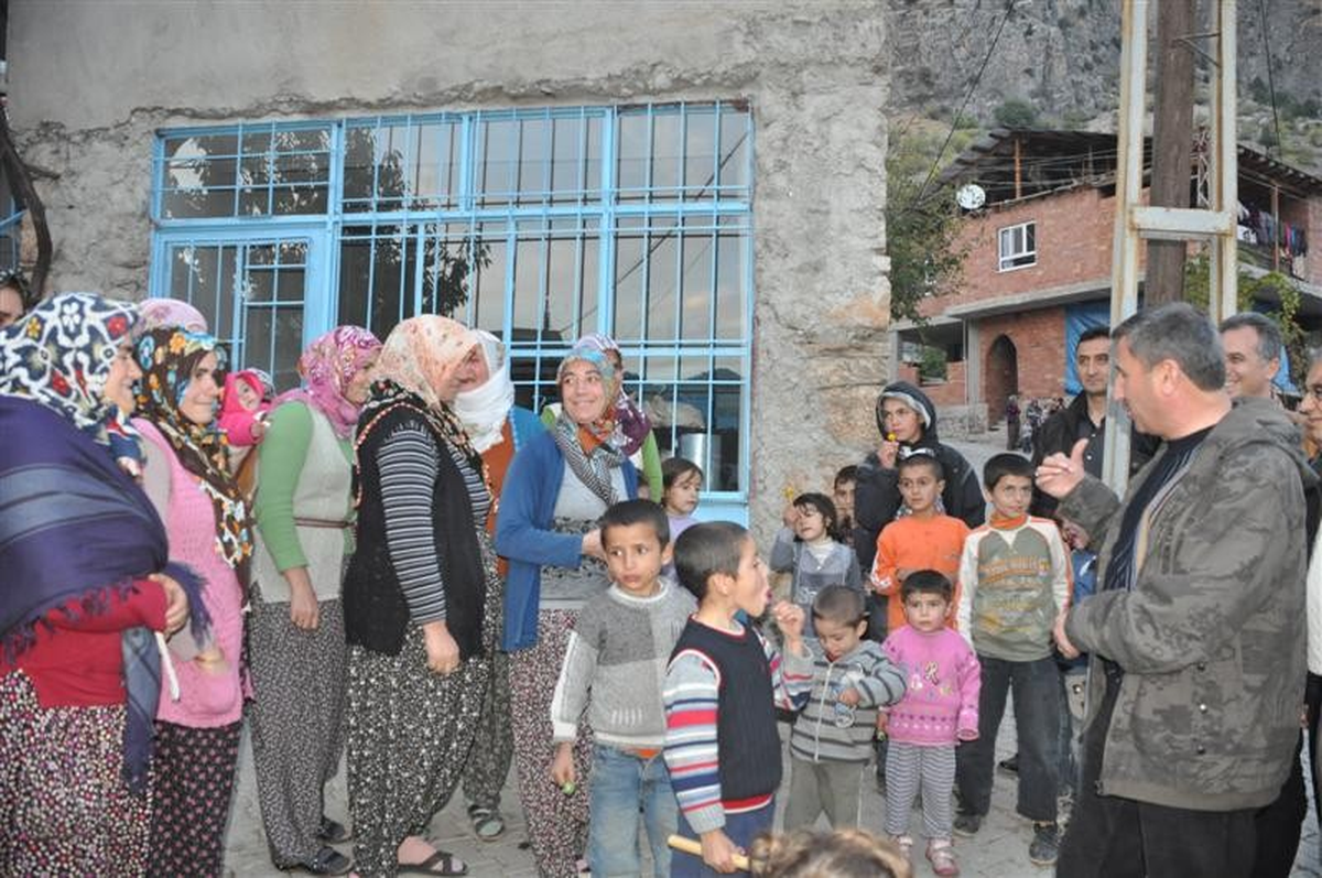 Eğitimde Ulaşımdan Yakınan Köylülerle Konuşan Vali Yılmaz Açıklaması