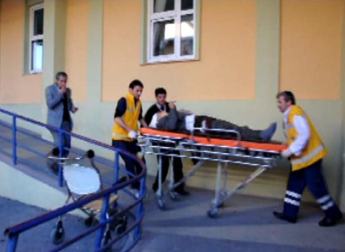 Erzurum\'da Trafik Kazası: 2 Ölü, 12 Yaralı