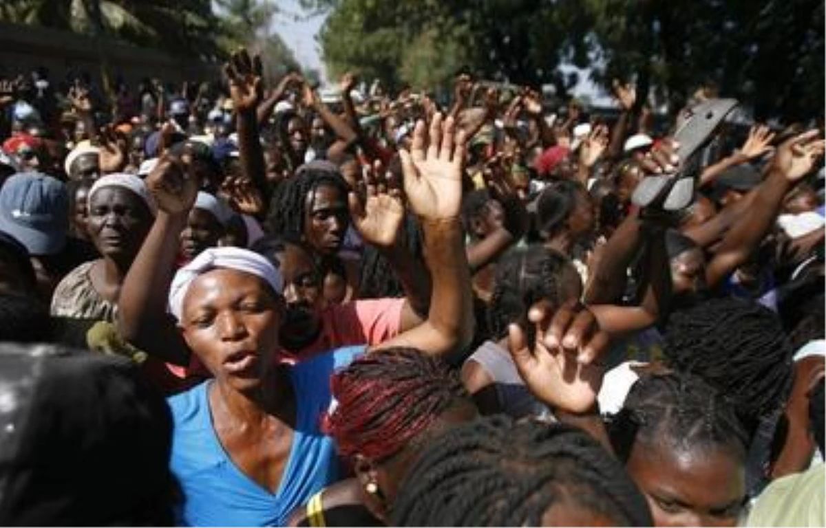 Haiti\'de 2 Bin Kişi Hükümete Karşı Yürüdü