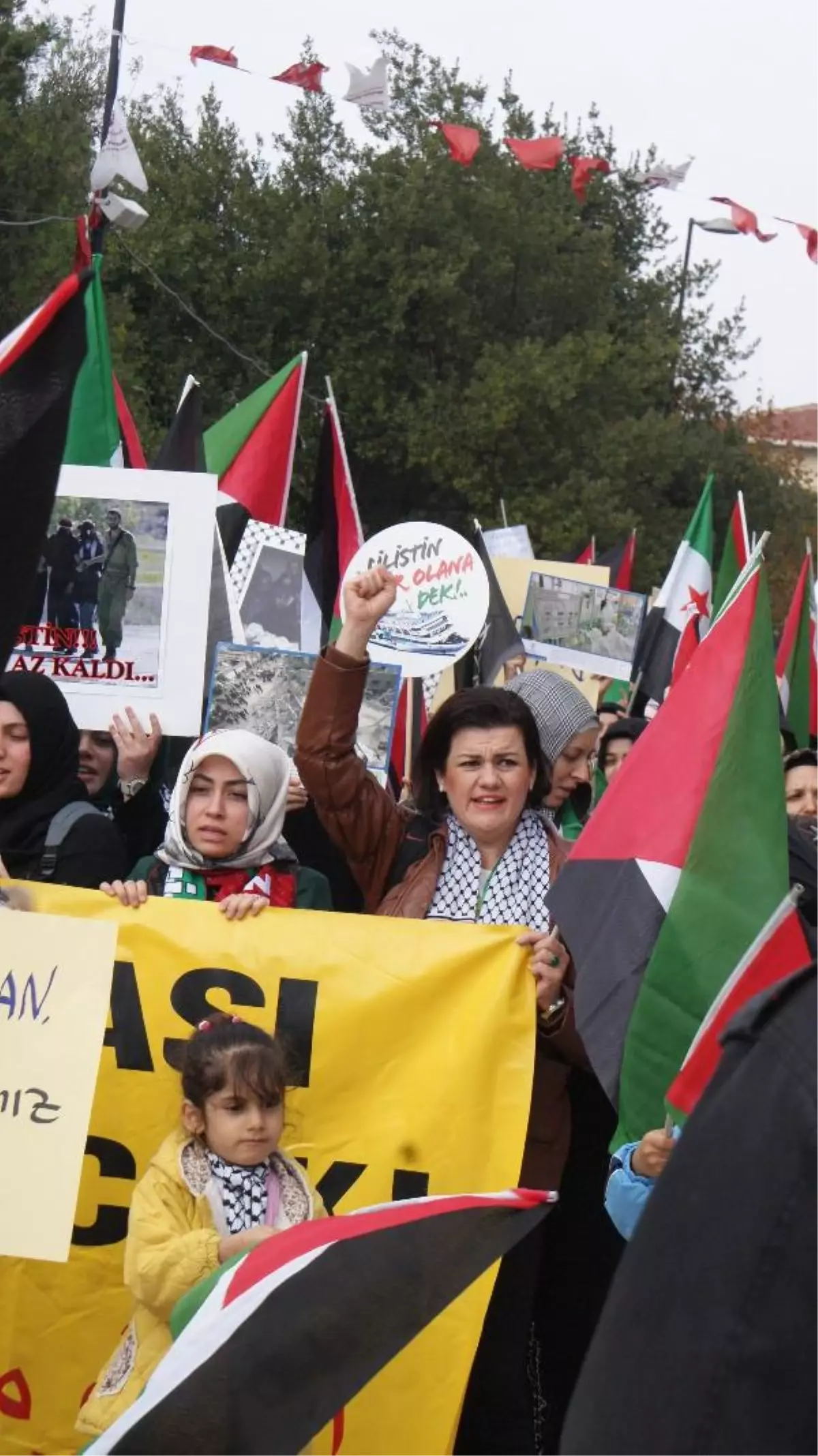 İsrail\'in Gazze\'ye Düzenlediği Saldırılar Protesto Edildi