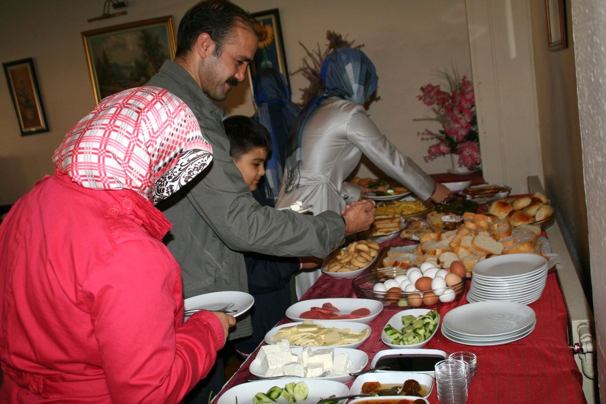 Kardelen Ev Hanımlarından Dayanışma Kahvaltısı