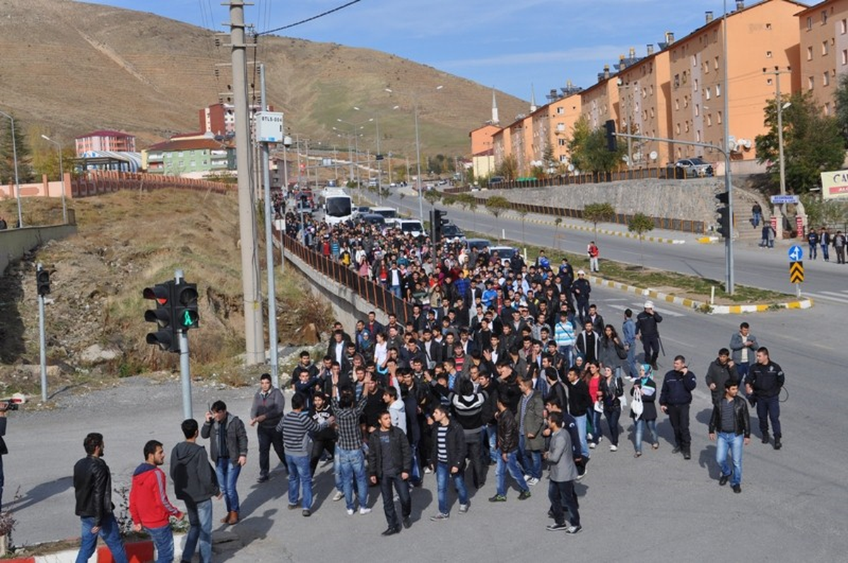 Kavşak İstediği Yerde Hayatını Kaybetti